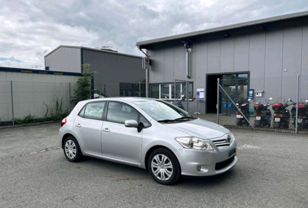 Toyota Auris for rent