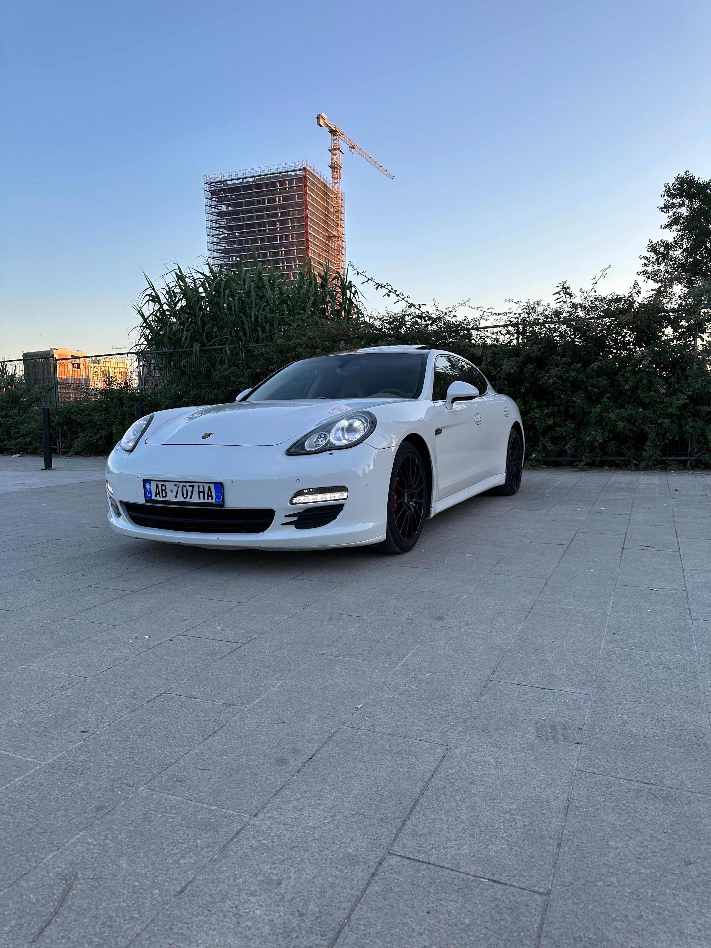 Porsche Panamera for rent