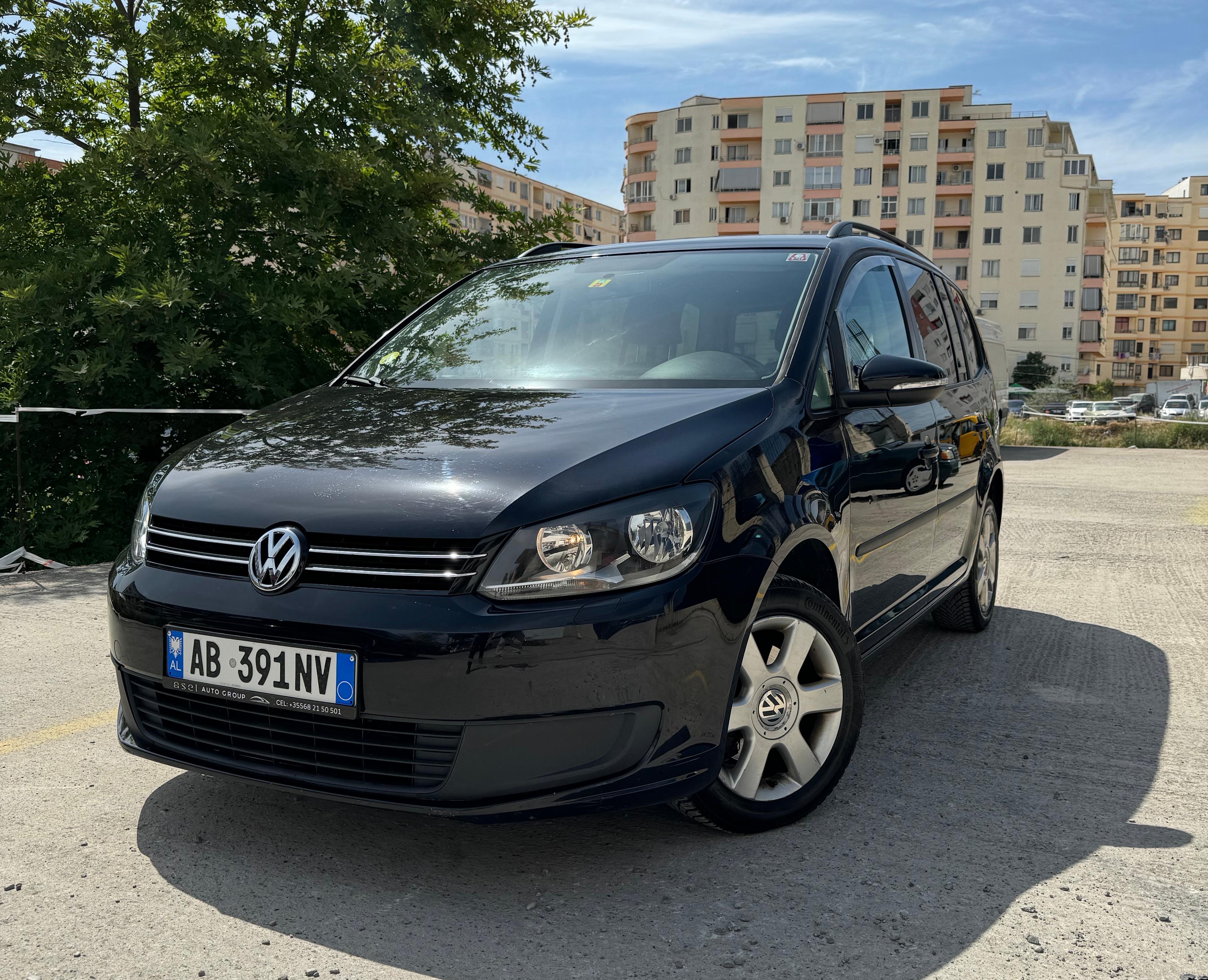 Volkswagen Touran for rent