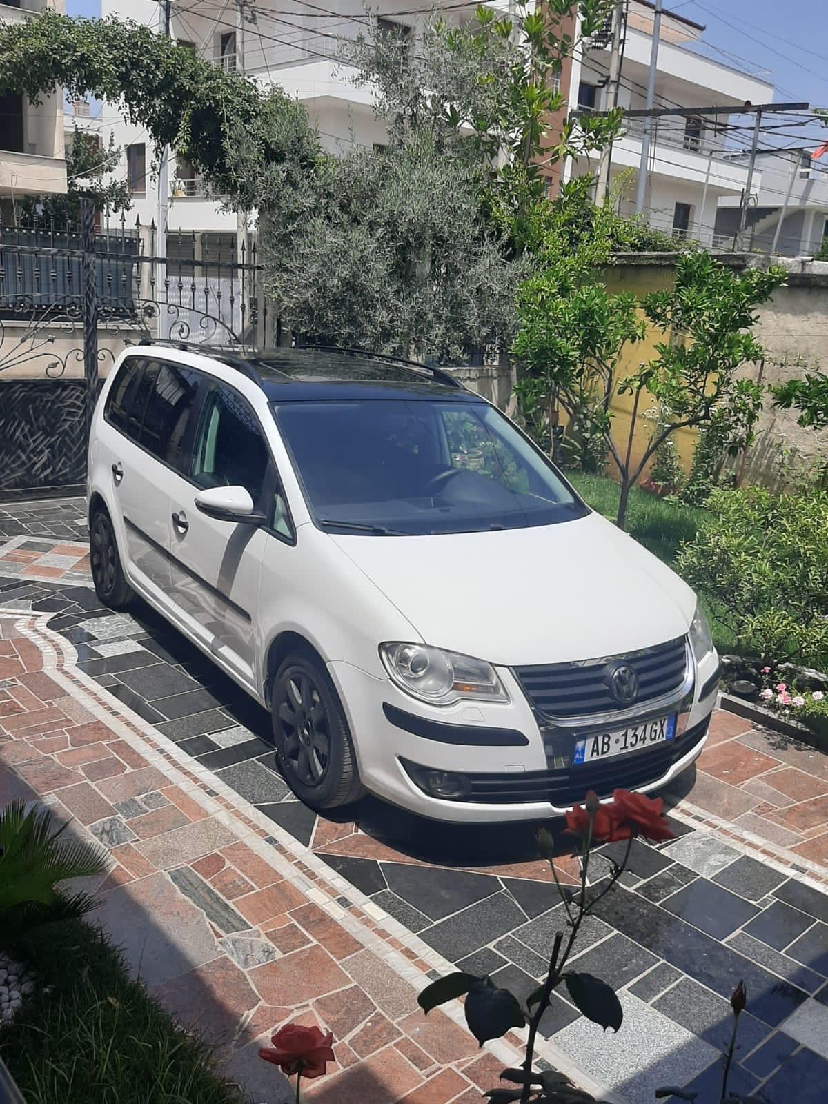 Volkswagen Touran for rent