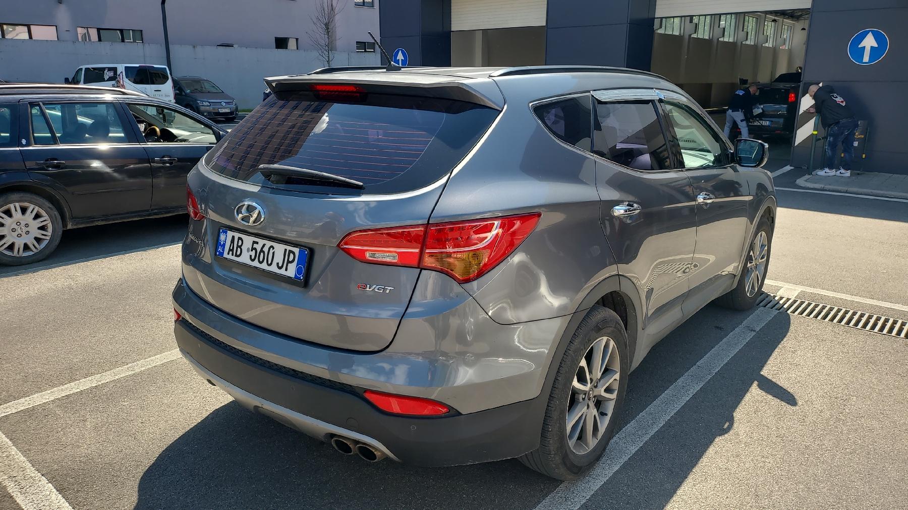 Hyundai Santa Fe XL for rent