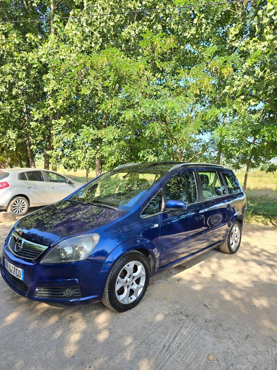 Opel Zafira for rent