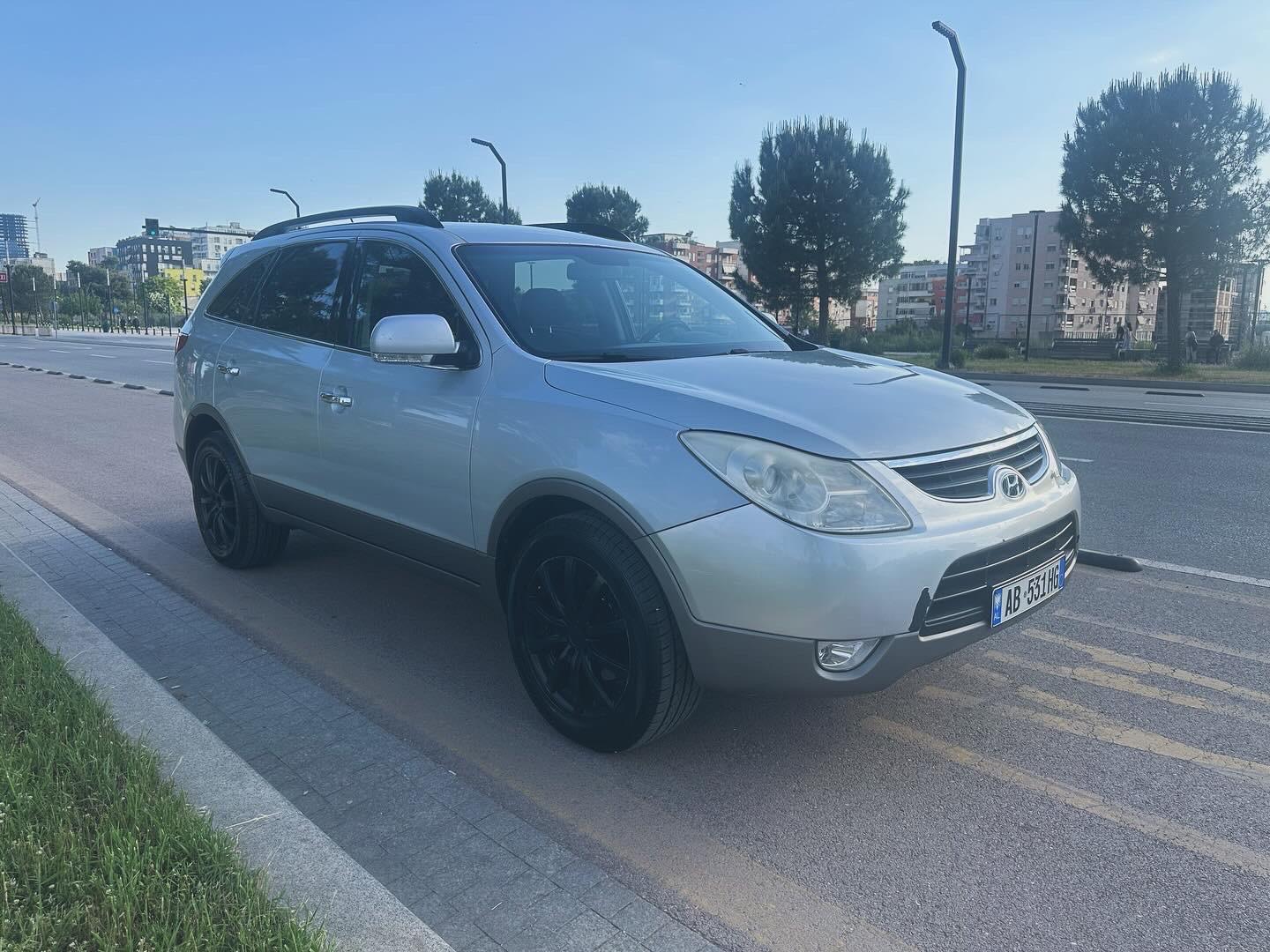 Hyundai Santa Fe XL for rent