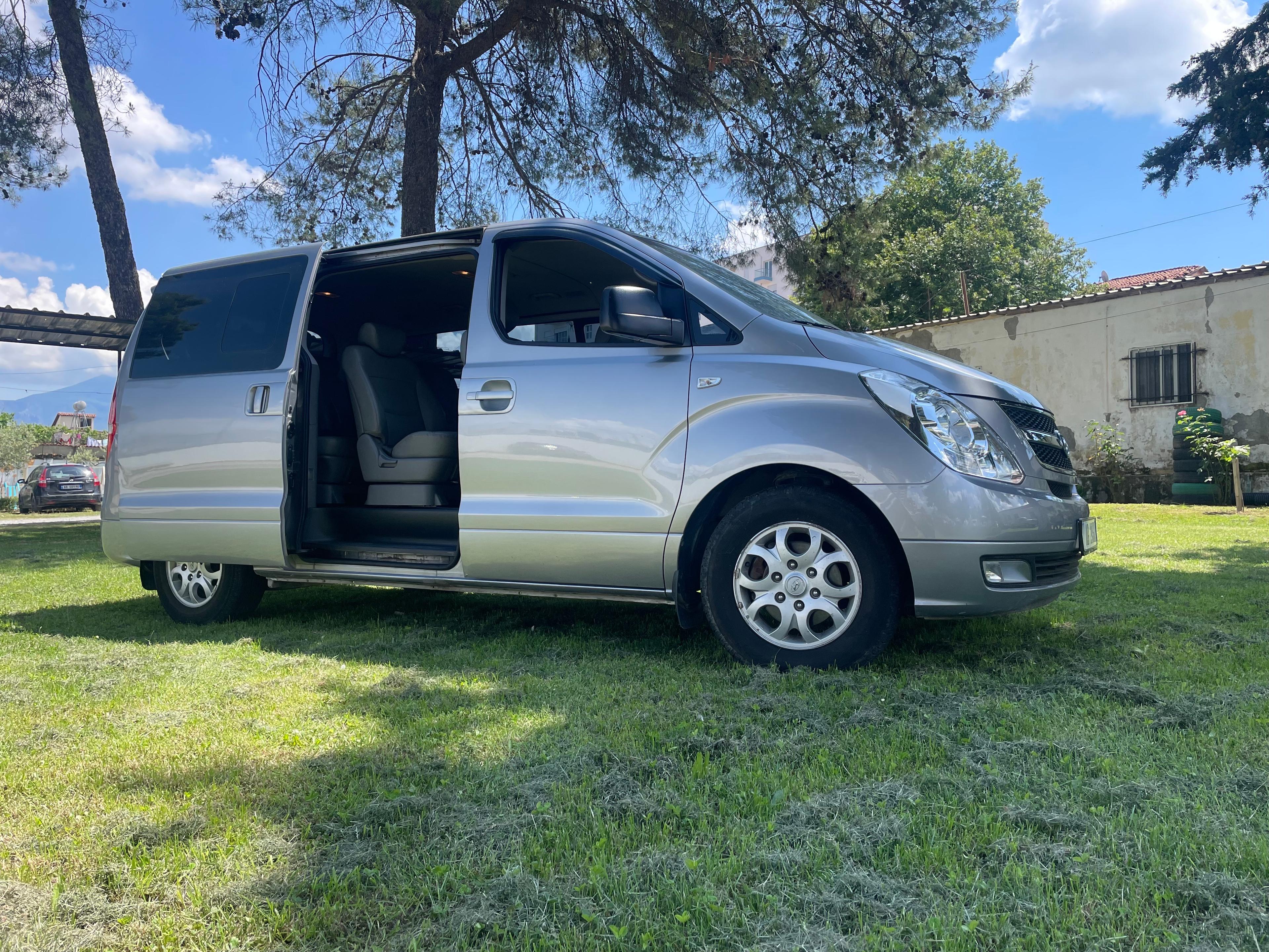 Hyundai Entourage for rent