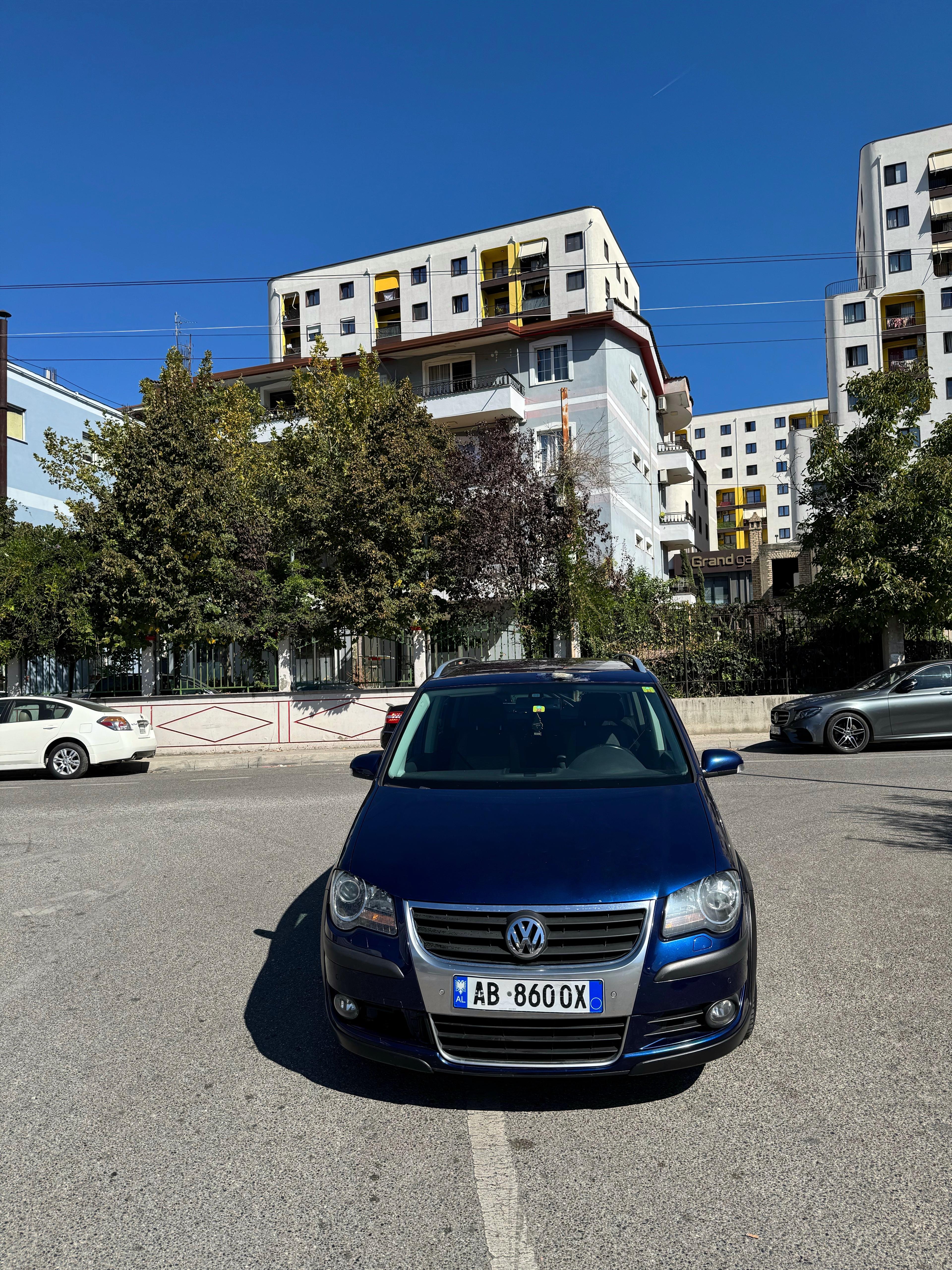 Volkswagen Touran for rent