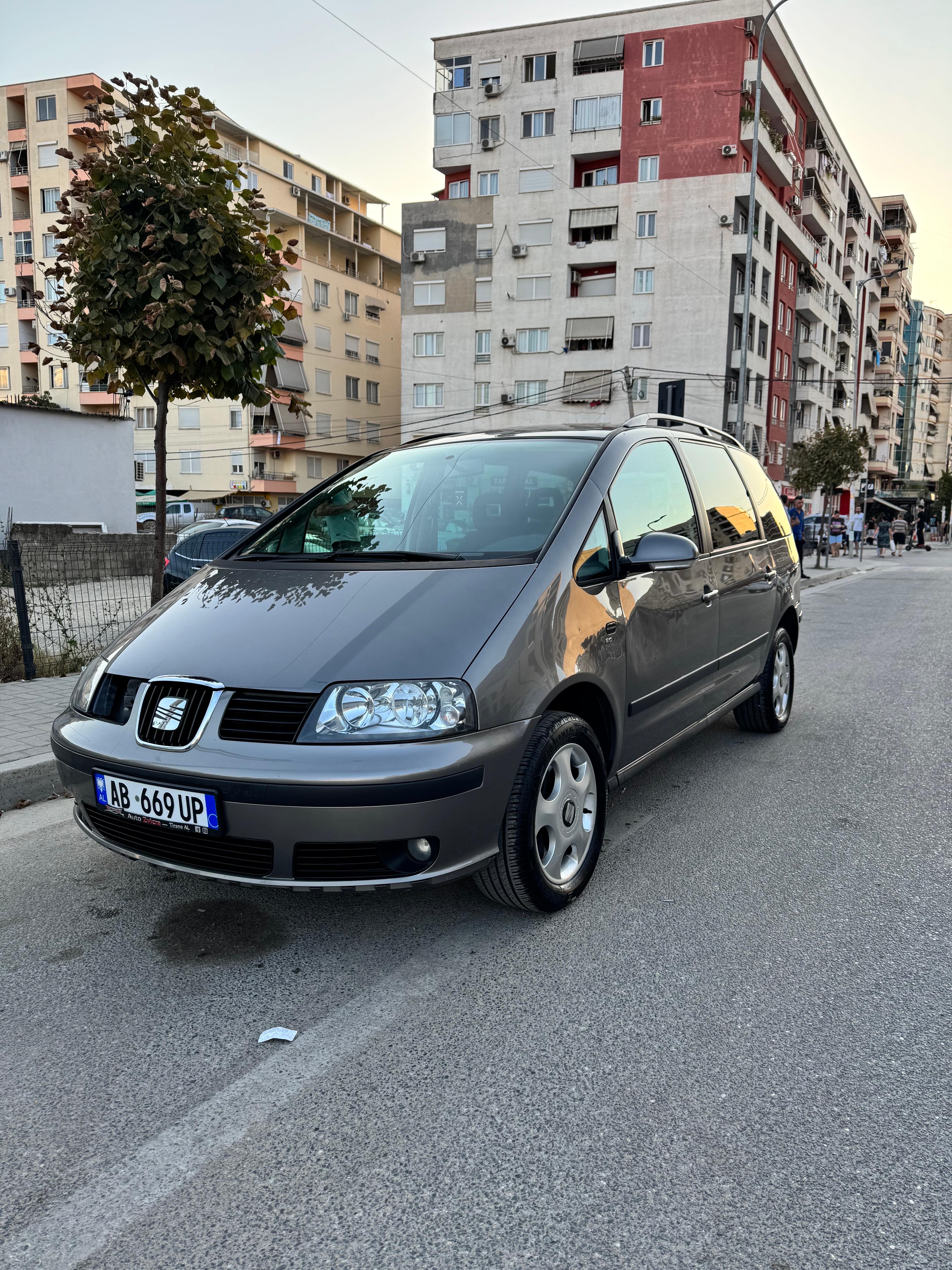 Seat Alhambra for rent