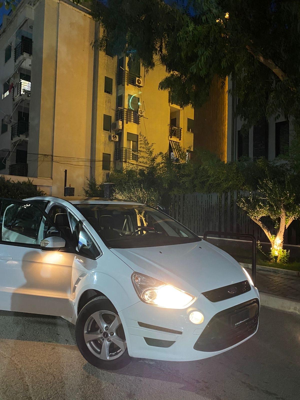 Ford C-MAX Energi for rent