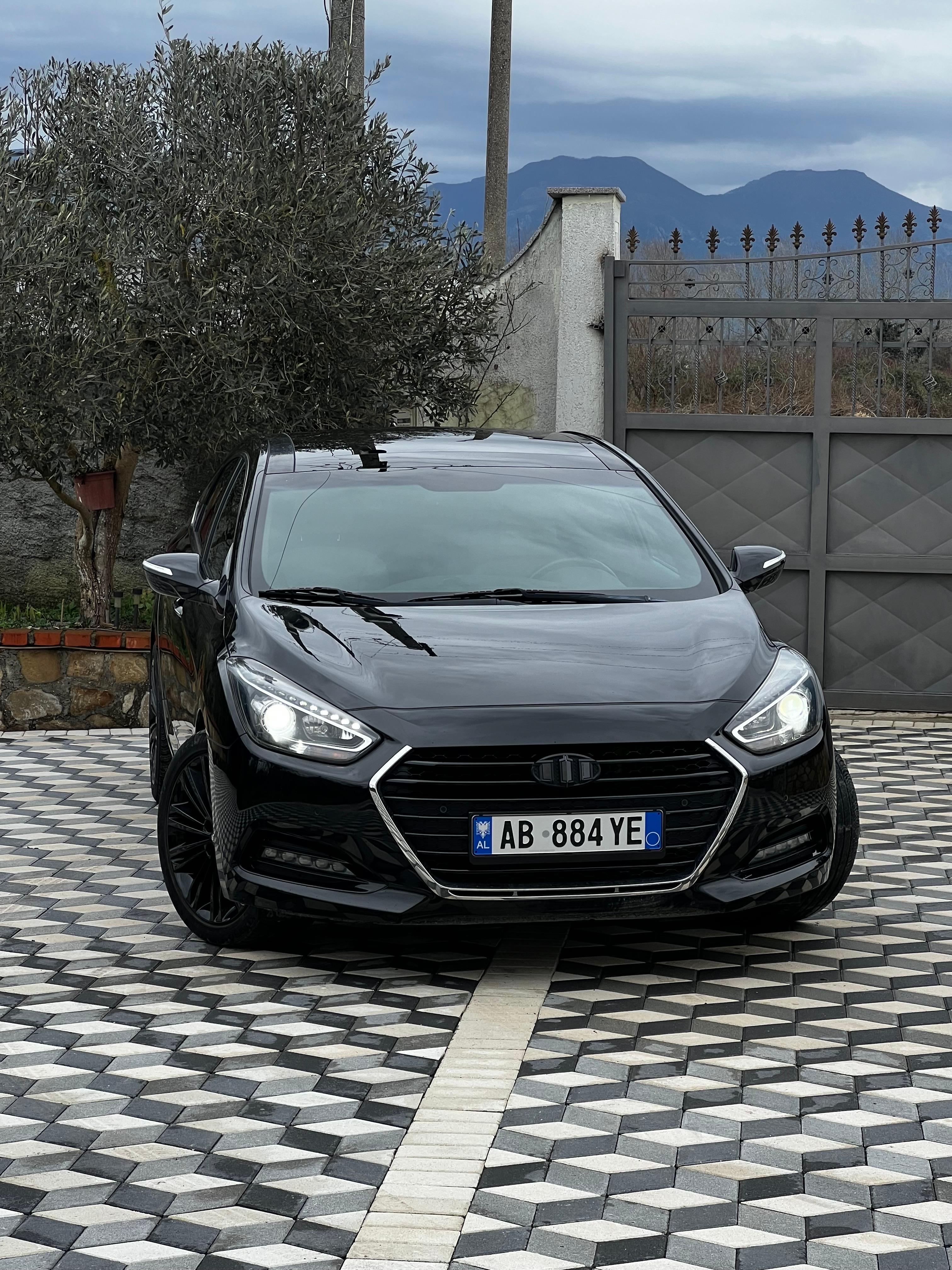 Hyundai I40 for rent