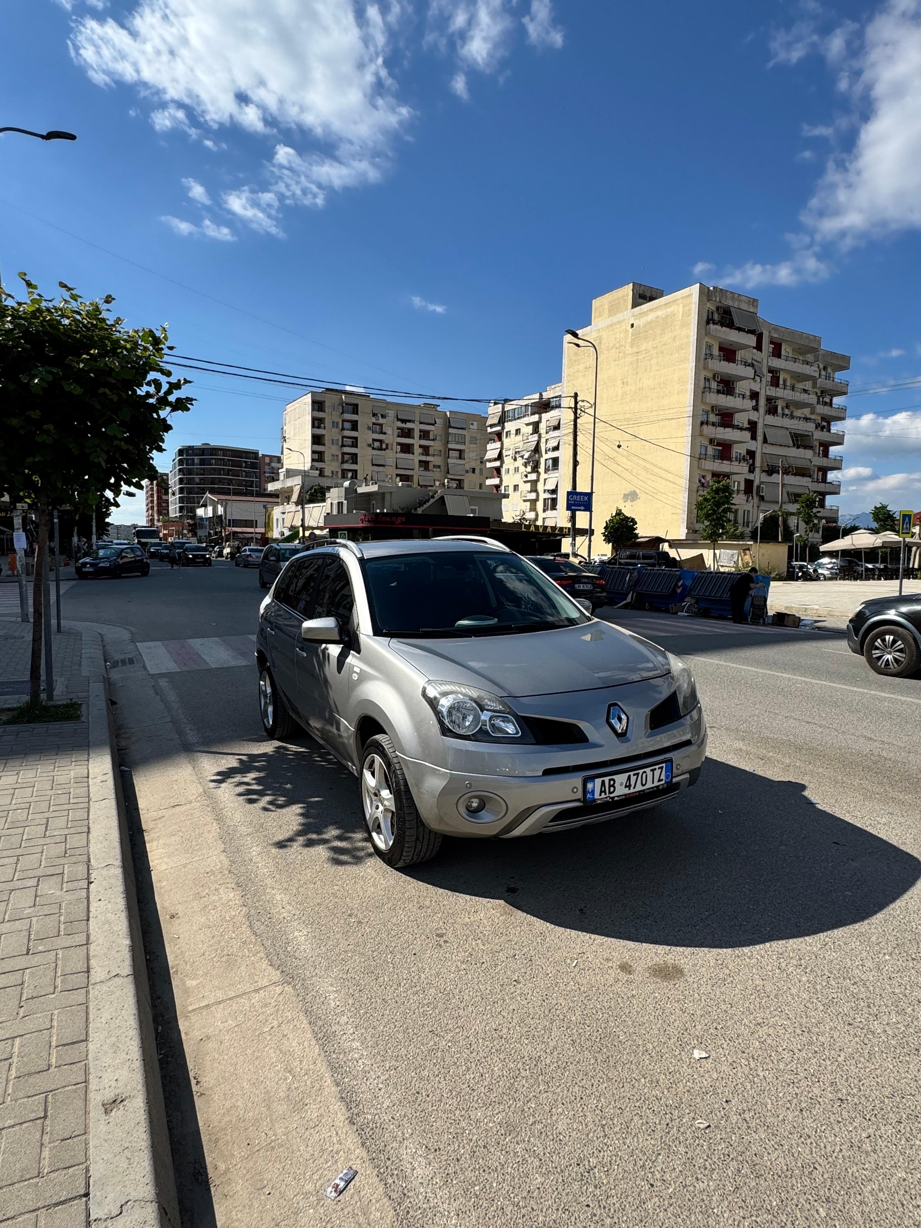 Renault Latitude for rent