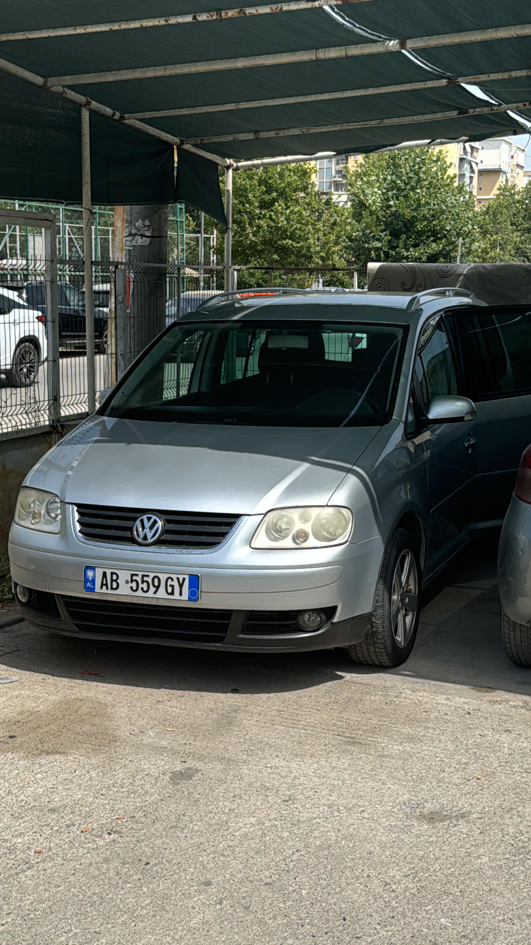 Volkswagen Touran for rent